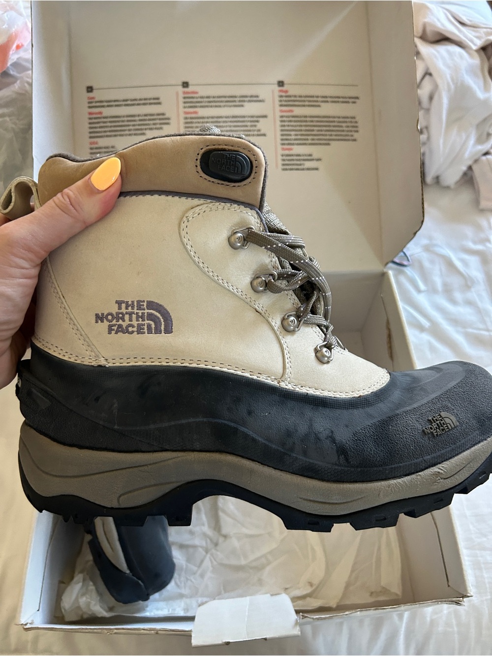 The North Face | Woman’s Chilkats Moonlight Ivory/Amethyst Hiking Boots Size 10 - Picture 2 of 7